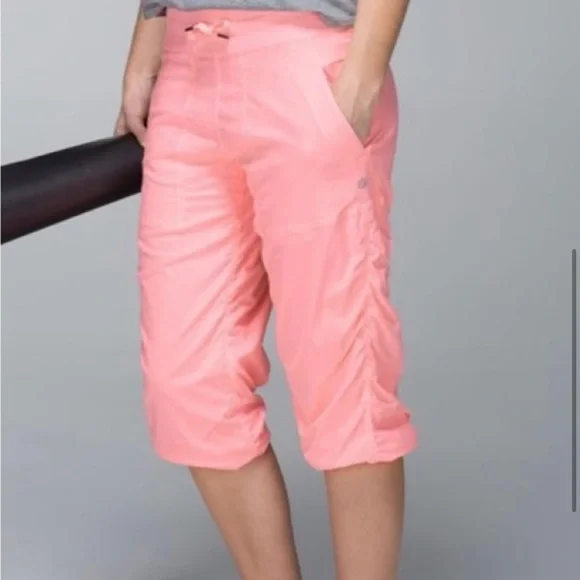 Lululemon Studio Crop *Lined Bleached Coral size 10 NWOT - Picture 4 of 16